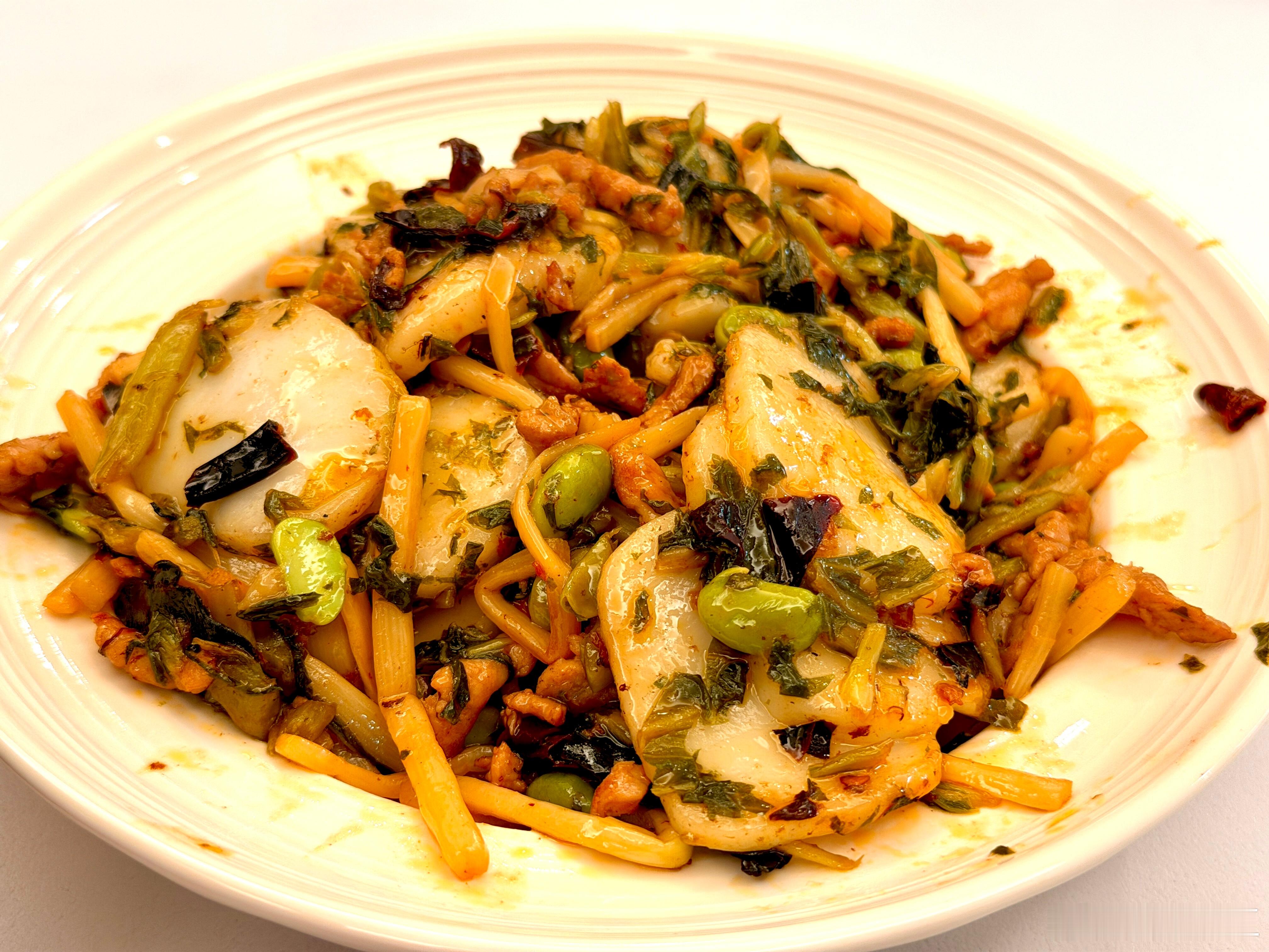 减肥不了一点啊我看到主食就，最放不下的就是筷子🥢雪菜肉丝炒年糕😏炫一盘！bb