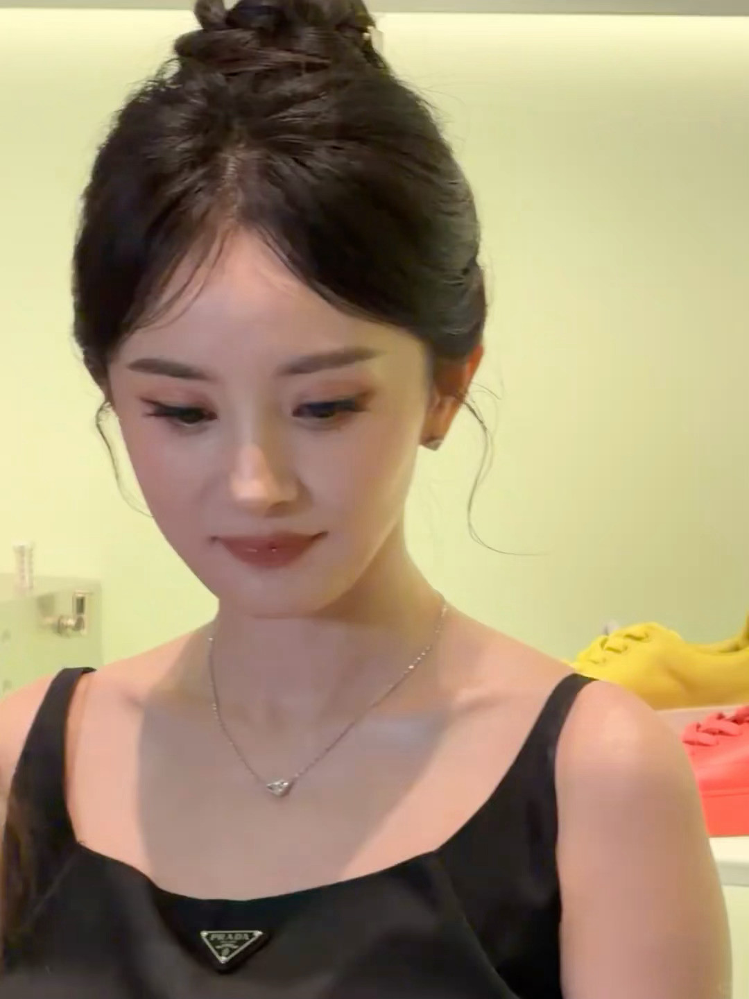 这边也能给到您一个解释，就是我们杨幂确实是这么美，这个事情确实是发生了，也是很抱