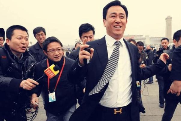 太开心了！前天许家印认罪了！他真的坑了多少人！？从千亿富豪到阶下囚，