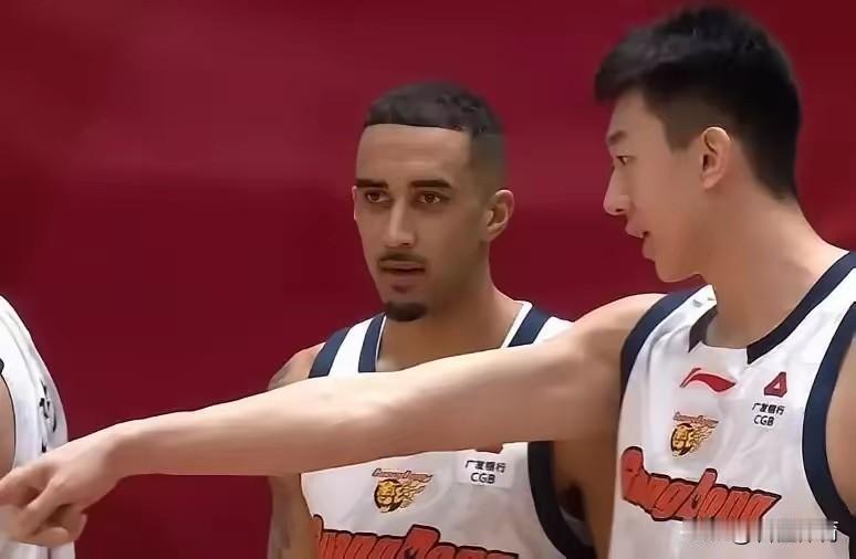 广东队新赛季最让我意外的球员，不是徐杰、胡明轩，也不是王洪泽、陈家政，而是曾经的