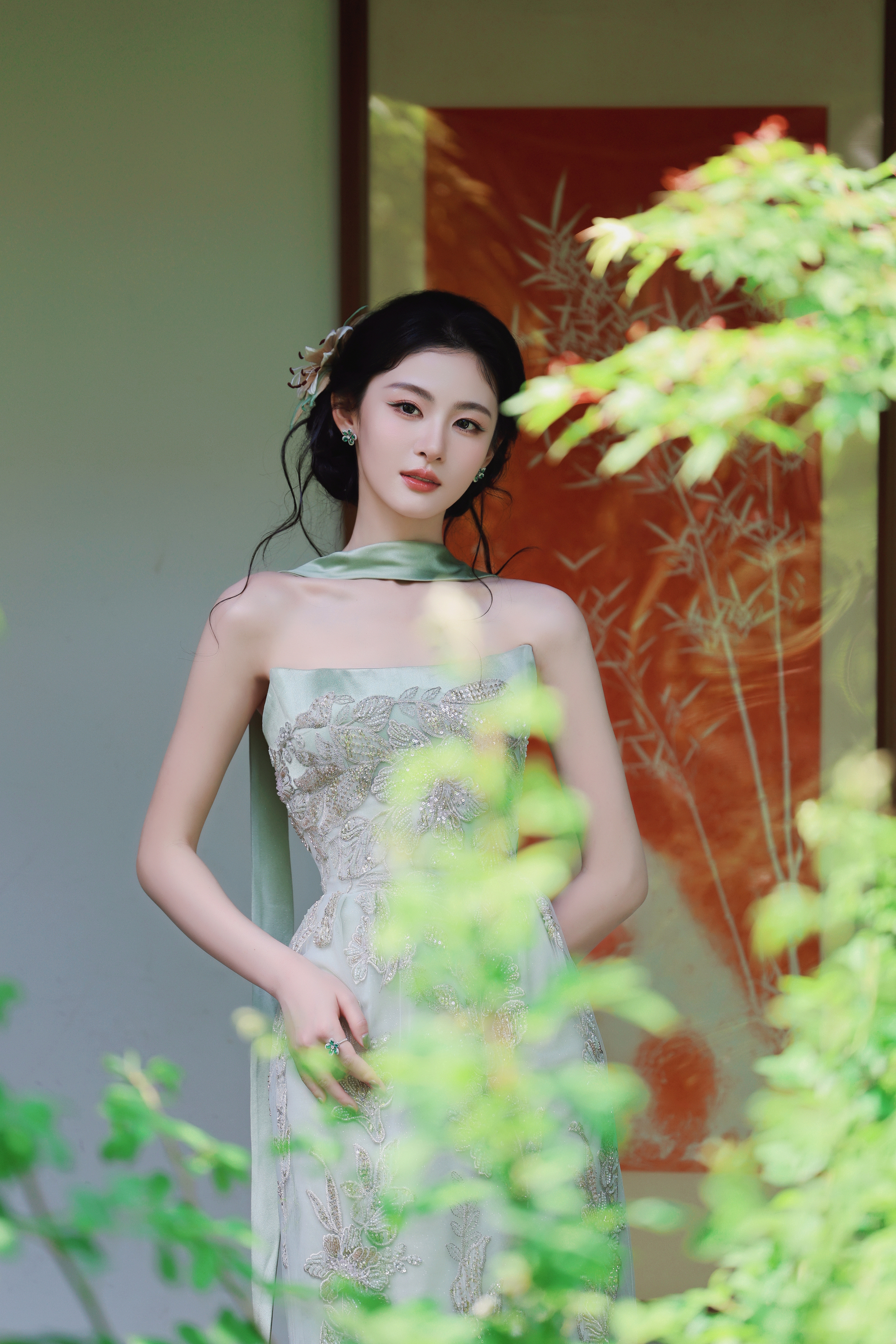 赵晴微博文化之夜造型好像青瓷瓶，美女状态好好！