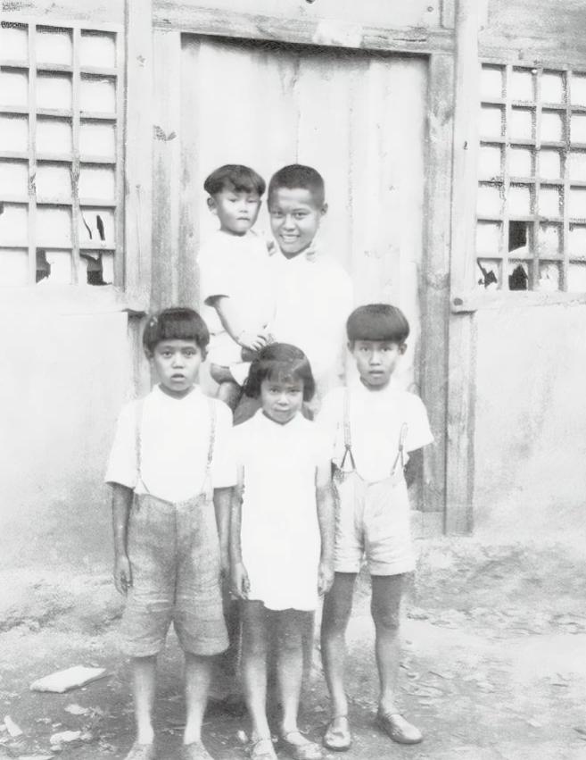 没有上过学的裹脚妈妈，培养出了5位学业有成的孩子，她一度担心留洋丈夫会抛弃她和儿