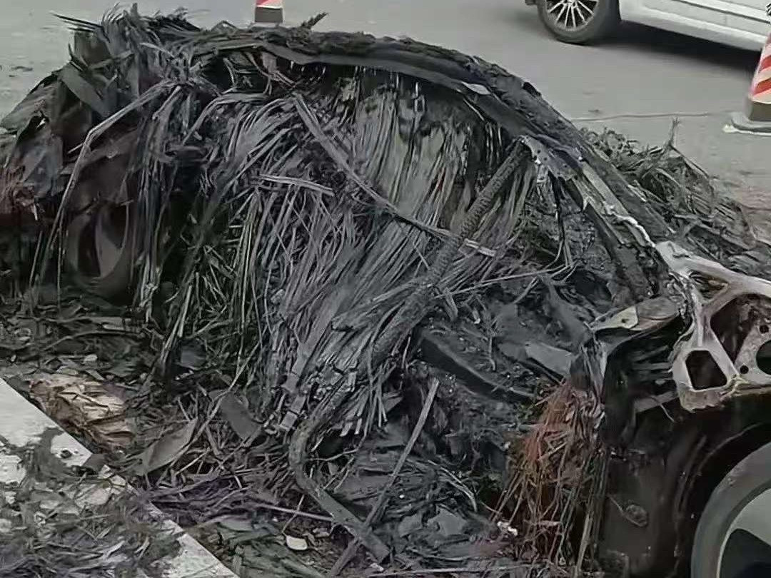 正常情况下碳纤维烧完应该是这个状态[吃瓜]​​​