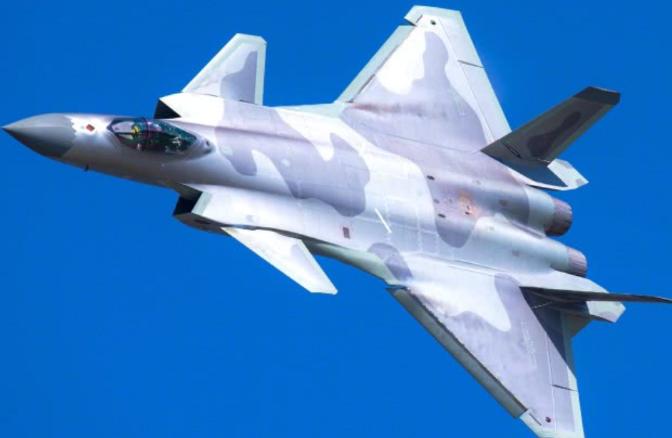 中东的天彻底变了！埃及看不上歼-10C，直接砸重金要买中国的“大杀器”歼-20，