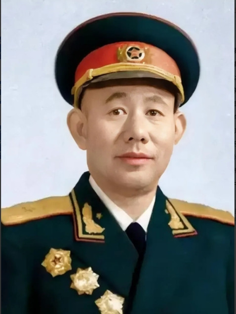 1951年，志愿军开会，彭德怀大喊了一声：“黄朝天，你给我站起来！”违反命令的黄