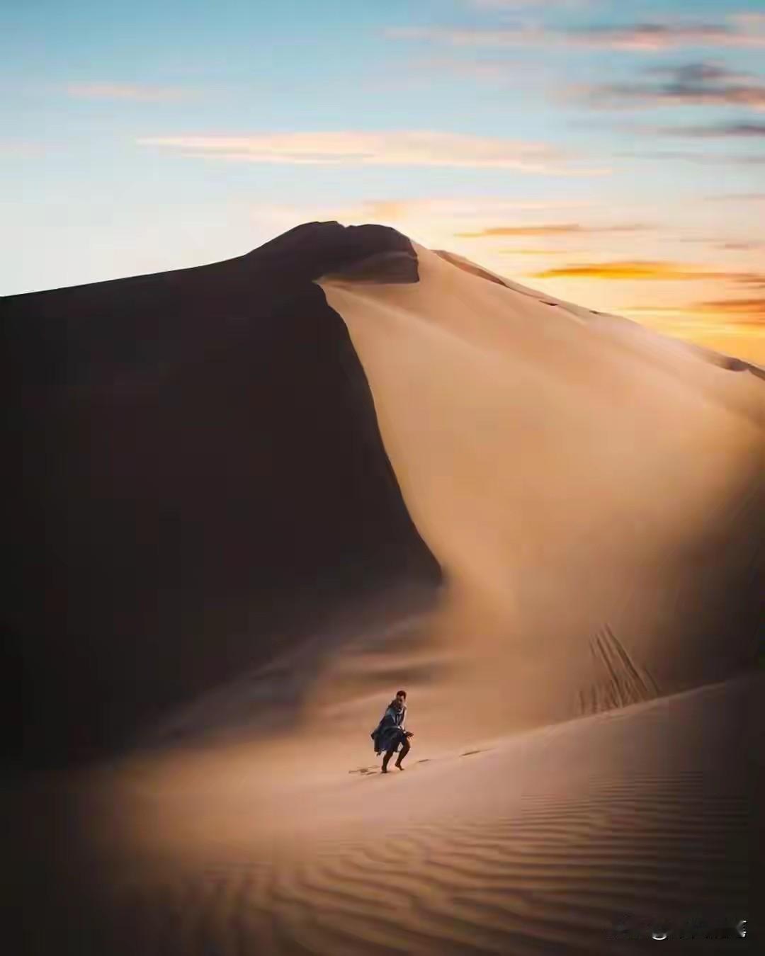 我常想，人何苦执着于旧日的影子？流年如溪，只向前奔，不为谁停留。往事如