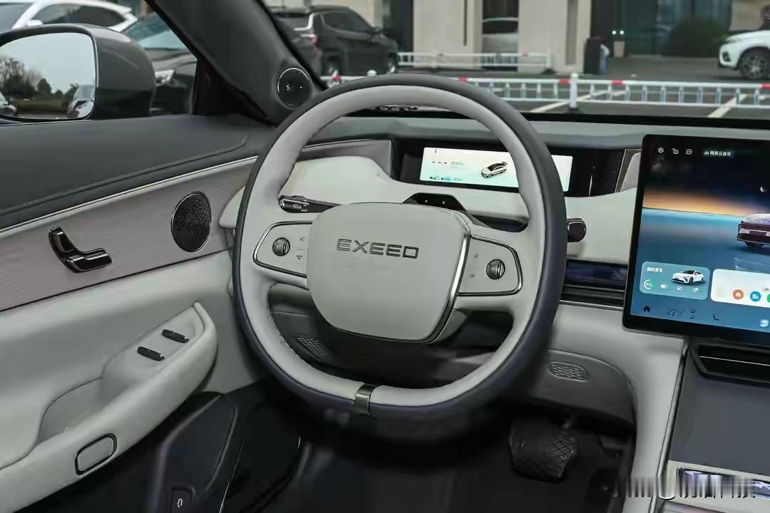 当3.7秒破百的性能与猎鹰智驾相遇，2025款星纪元ES正悄然重塑中高端纯电轿车