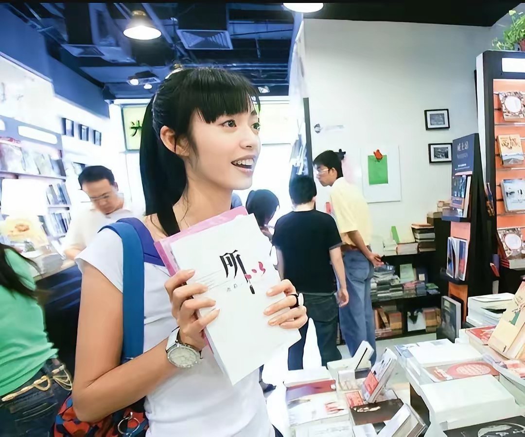 天呐，看见姚晨27年前的大学照，才知道林萧肃为什么会一见钟情