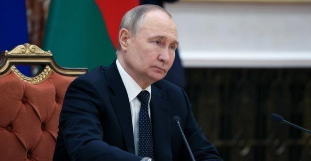 美国记者问普京，如果中国统一台湾，俄罗斯会不会插手？普京的坚定回答，让记者当场哑