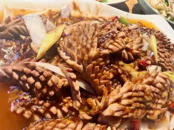 老保定之史记炒腰花炒腰花：招牌菜，基本每桌必点，葱香味带一点醋溜味。吃不惯内脏