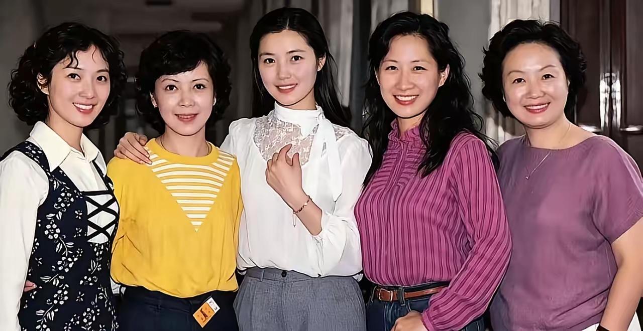 我眼拙，没看出来这几位美女是谁，你知道每个人的名字吗？