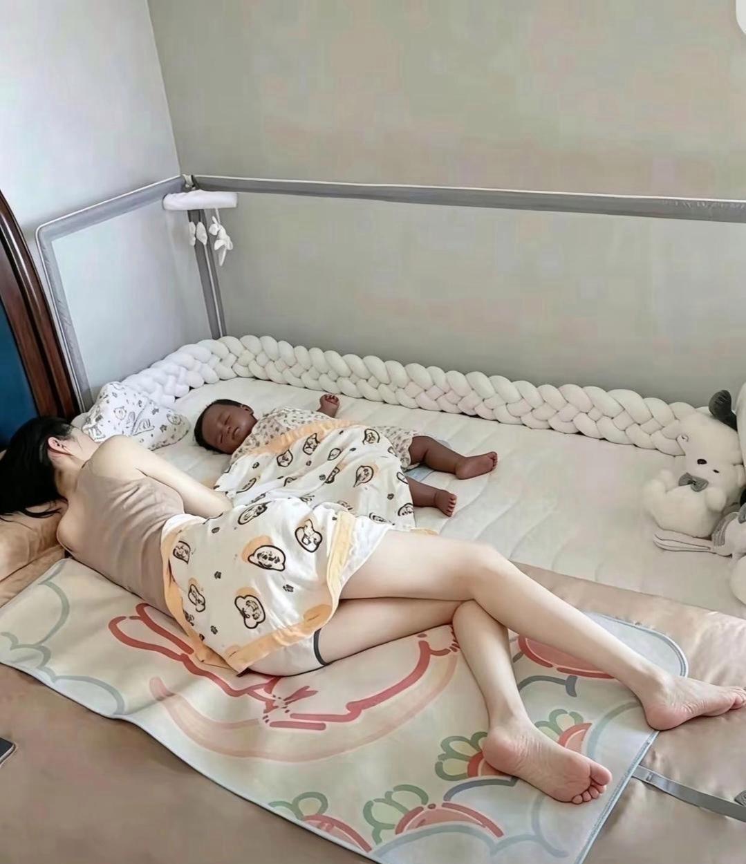 朋友晒自己家老婆和孩子的照片，总觉得哪里不对[捂脸哭][捂脸哭]