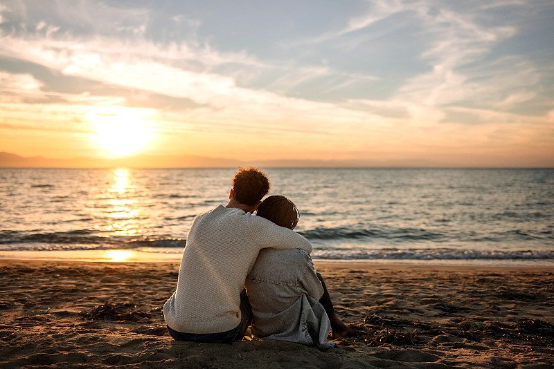 男女两性关系：1.真的爱一个人，是不会感到腻烦的。那种爱是越爱越想爱下去。即使