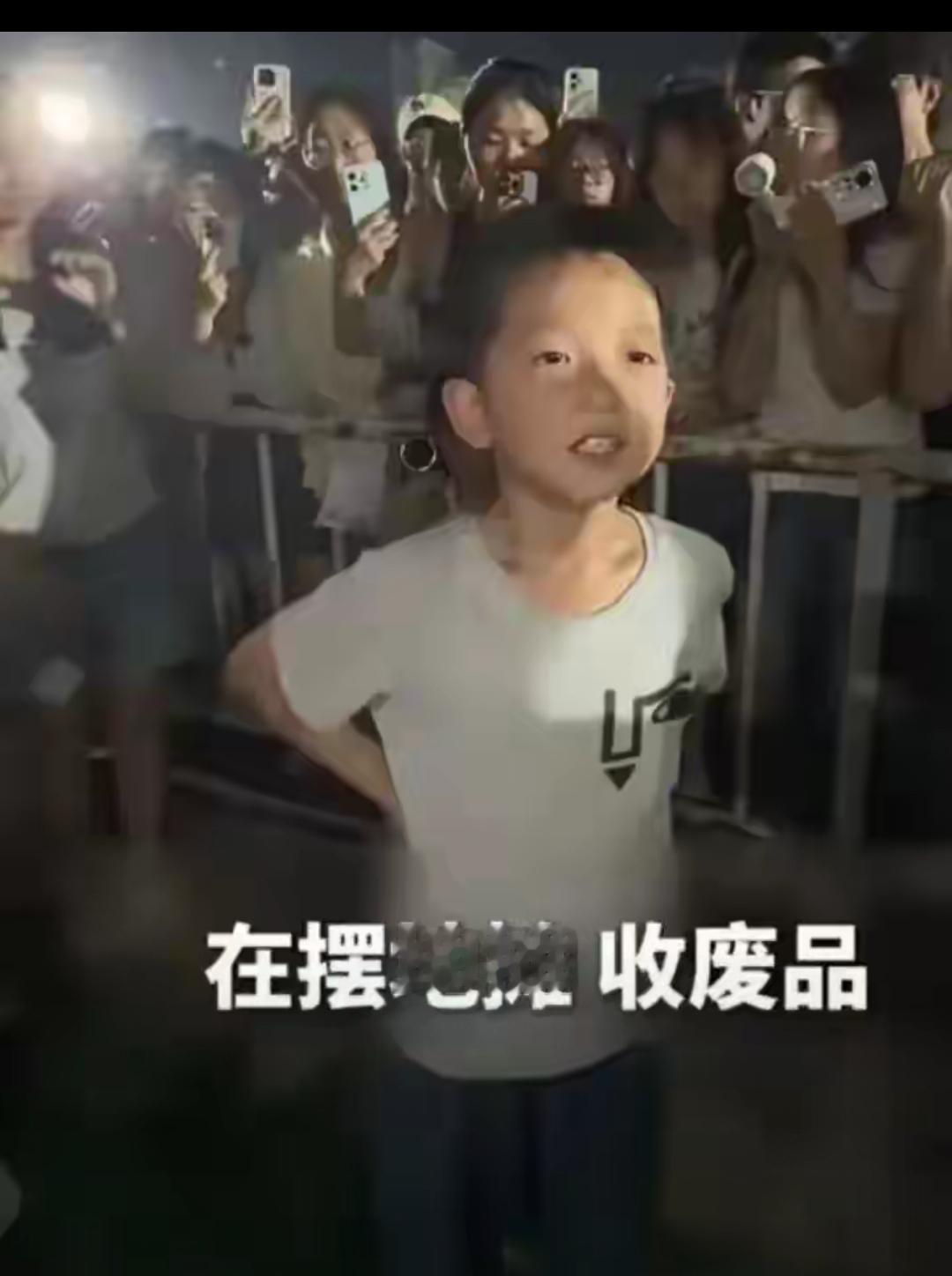 全网刷屏的8岁鞠躬男孩！真正戳人的从不是苦难，是骨子里的骨气。看完郑州这个