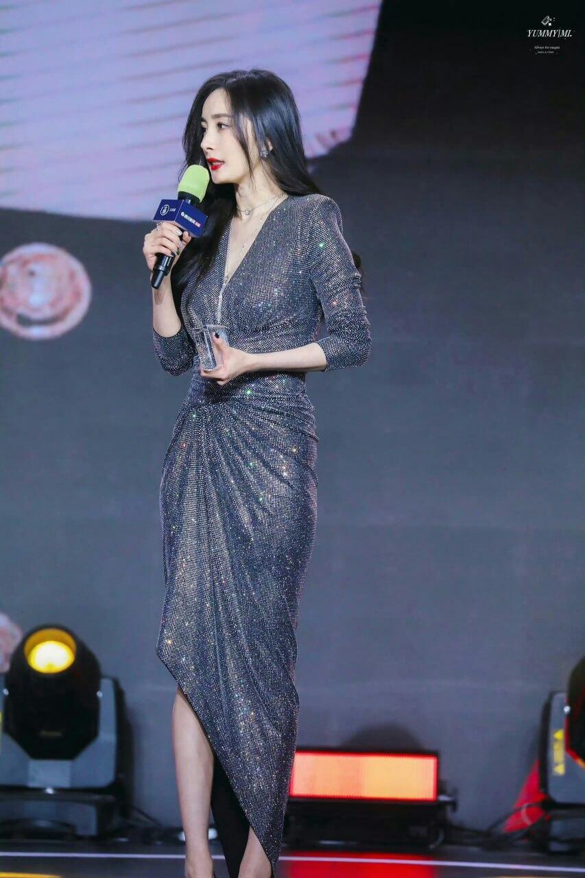 杨幂幂妈极品腰臀比