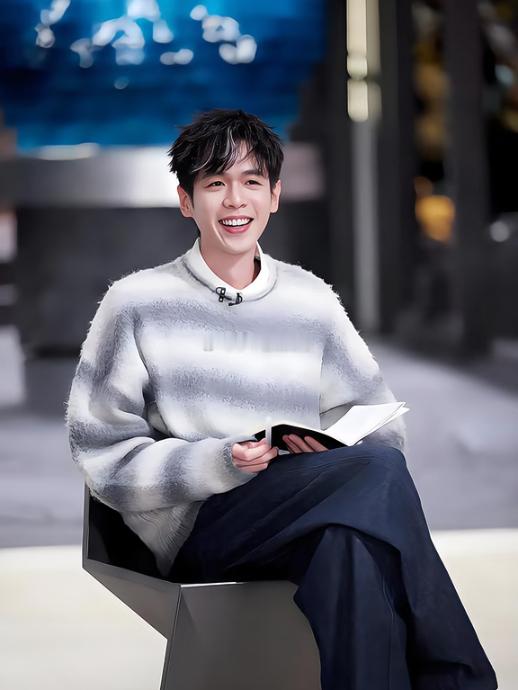 张若昀年会不能停2班味张若昀把刘奔的班味演得太真实了，打工人的无奈和想升职的劲儿