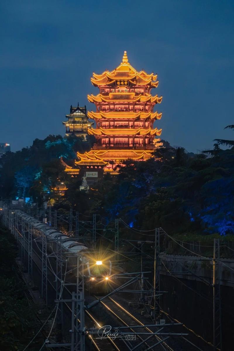 “中国千古流传四大名楼，你能说出几个？”△湖北武汉一一黄鹤楼△湖南岳阳一一