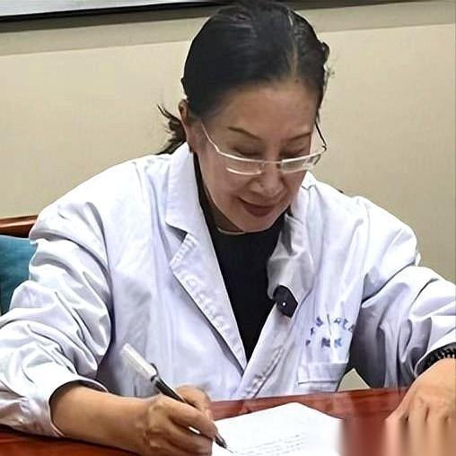 跟老婆分房睡一年了。40岁的销售总监，事业有成，人前人后都叫他王总。可他说，