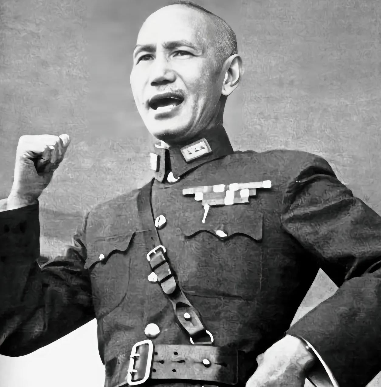 九一八事变后，面对几千名群情激奋的学生，蒋介石给他们两个选择：编入义勇军受训，或
