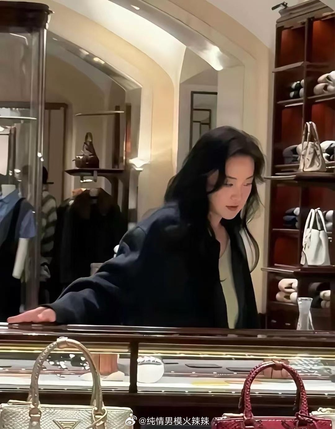 感觉贾玲瘦了之后跟变了个人似的，现在好高冷