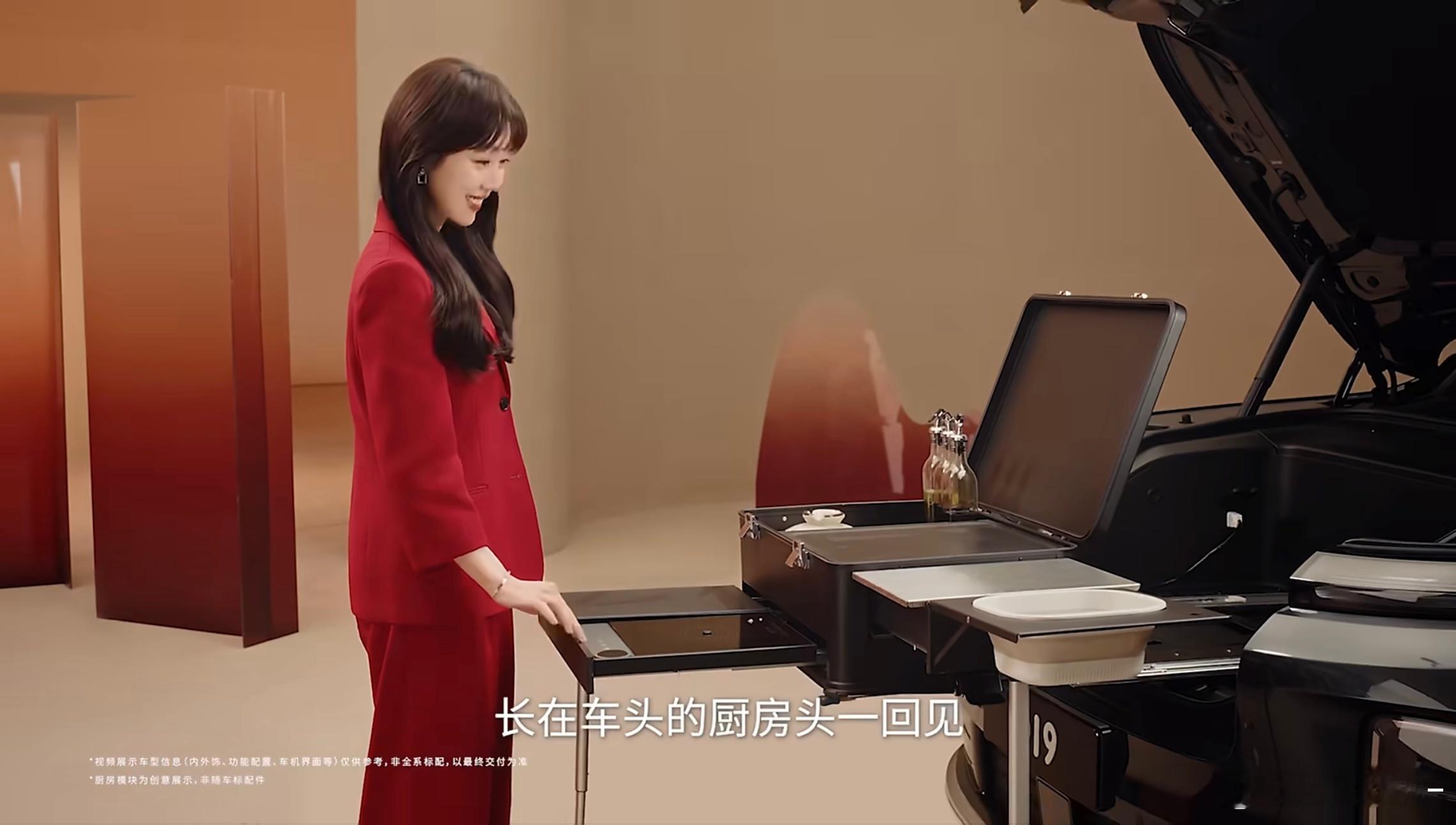 冰箱彩电大沙发已经不够了，姜妍竟然在前备舱里做年夜菜。原来，零跑D19的大前备舱