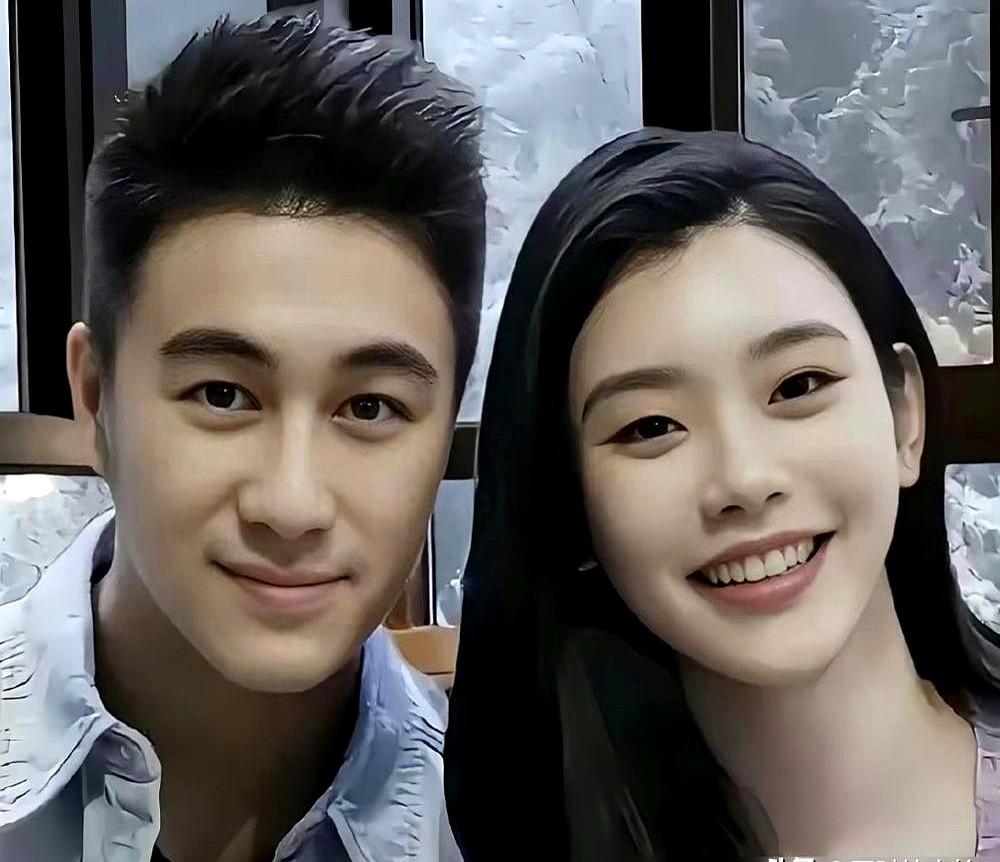 豪门公子哥，真能陪老婆吃路边摊？何猷君做到了。他跟超模老婆奚梦瑶，坐在油腻腻
