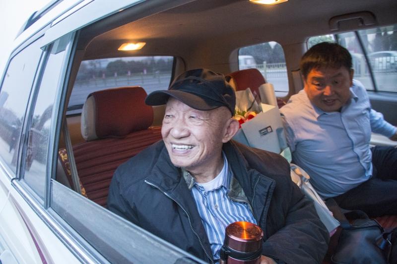 90岁老人自驾23年游遍全国90岁老人自驾23年游遍全国,这简直太酷了!这位叫