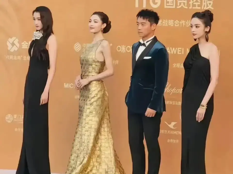 要是没有仪态，真的很致命，一个关晓彤，一个古力娜扎！