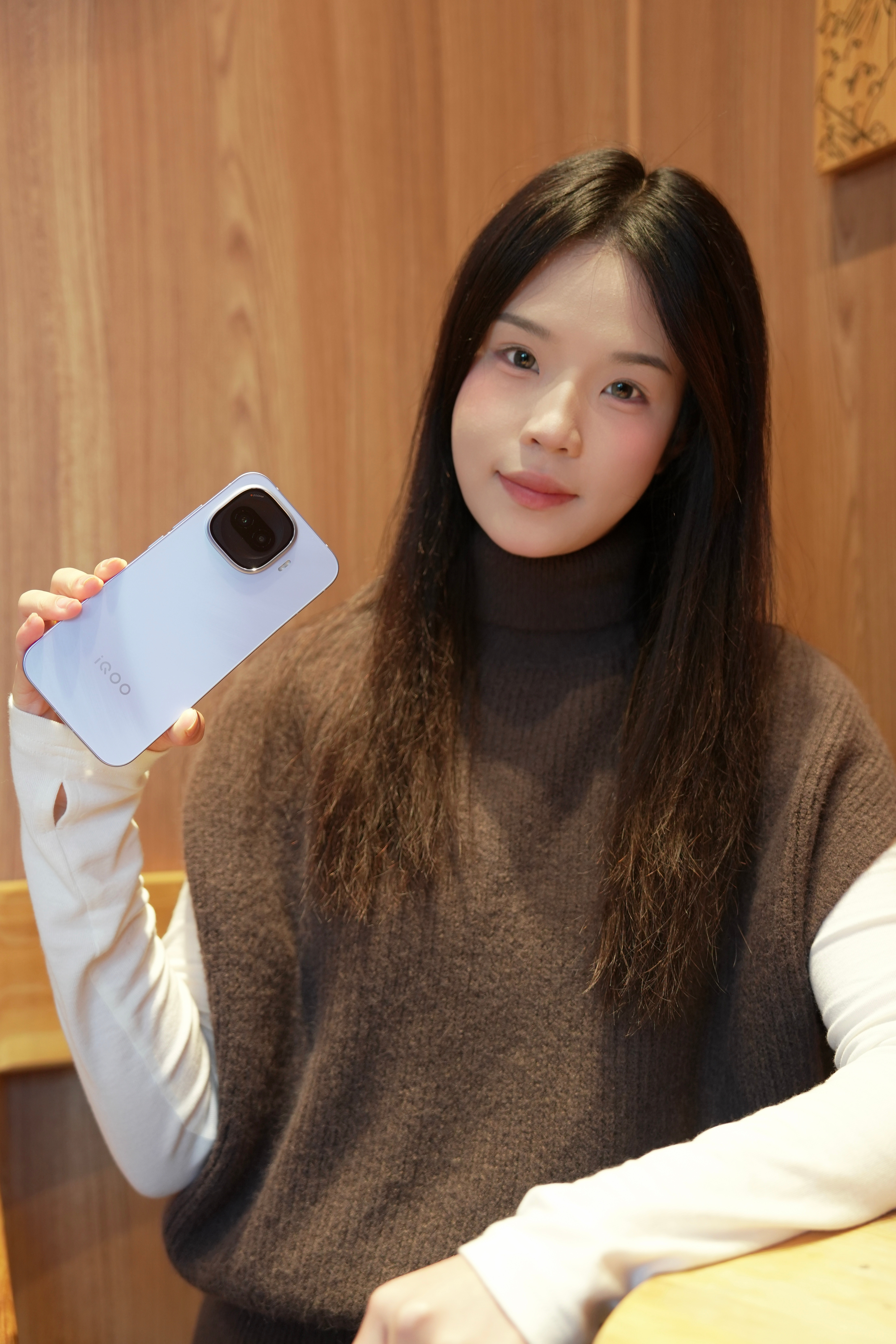 这iQOOZ11Turbo，不跟你扯虚的，上手第一感觉就是踏实。续航这块真给