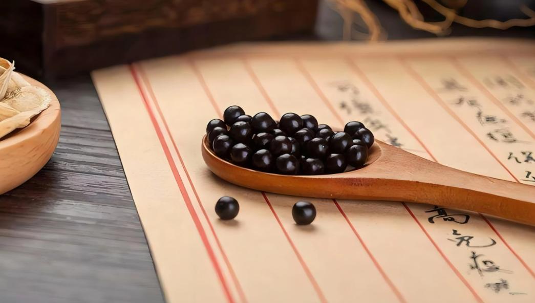 阴虚火旺，知柏地黄丸没用？分享4个中成药，滋补全身阴液： 很多人一上火就觉得