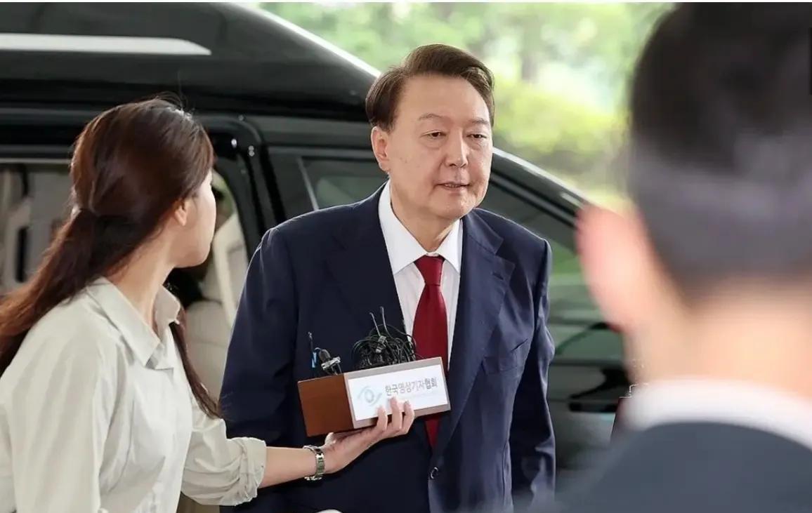 尹锡悦大概率会很惨！比李明博和朴槿惠惨多了。他的“死对头”李在明当上总统后，伊