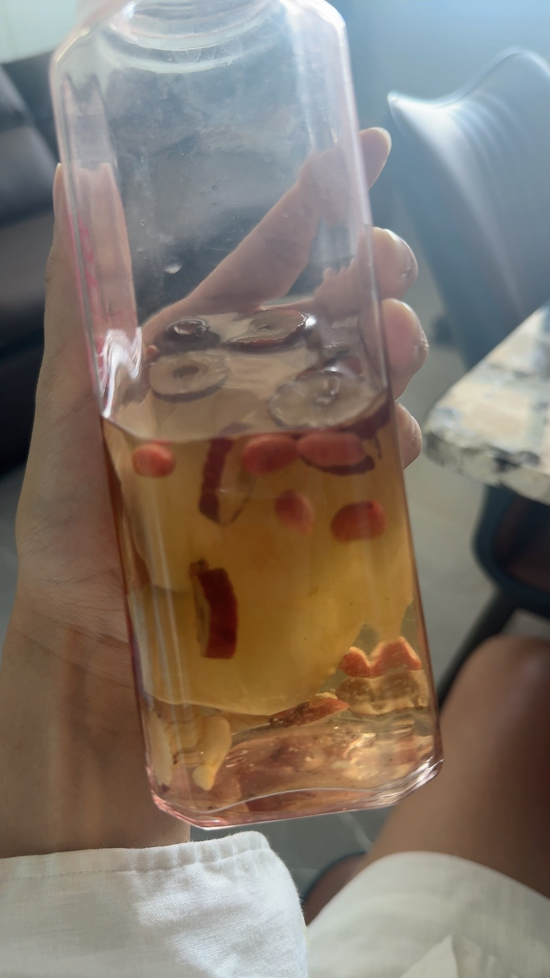 据说苹果黄芪水可以补气血[思考]​​​