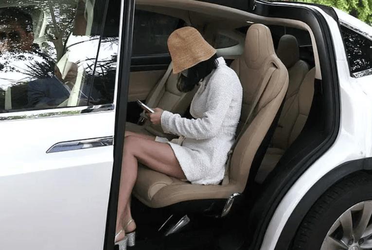 澳洲知情人士透露，当地相关方面对杨兰兰已然束手无策，案件推进态度消极，多方都在敷