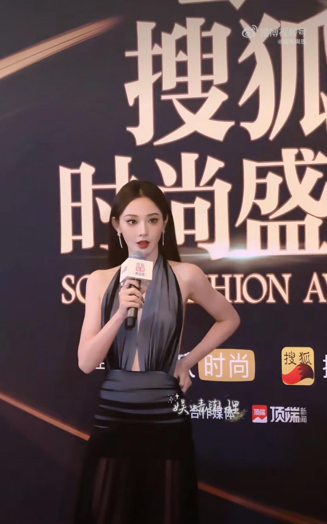 彭小苒这股北京大妞味儿太冲了！谁懂啊！彭小苒一句“走光了提醒我啊”直接笑喷