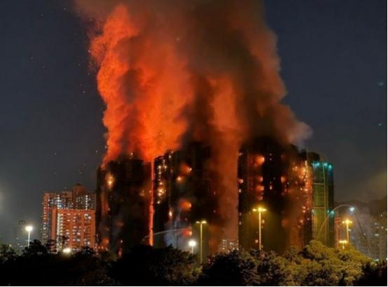 我深查了一下大埔宏福苑，才知道消防人员有多难。宏福苑小区8栋全都是小小户型，是作