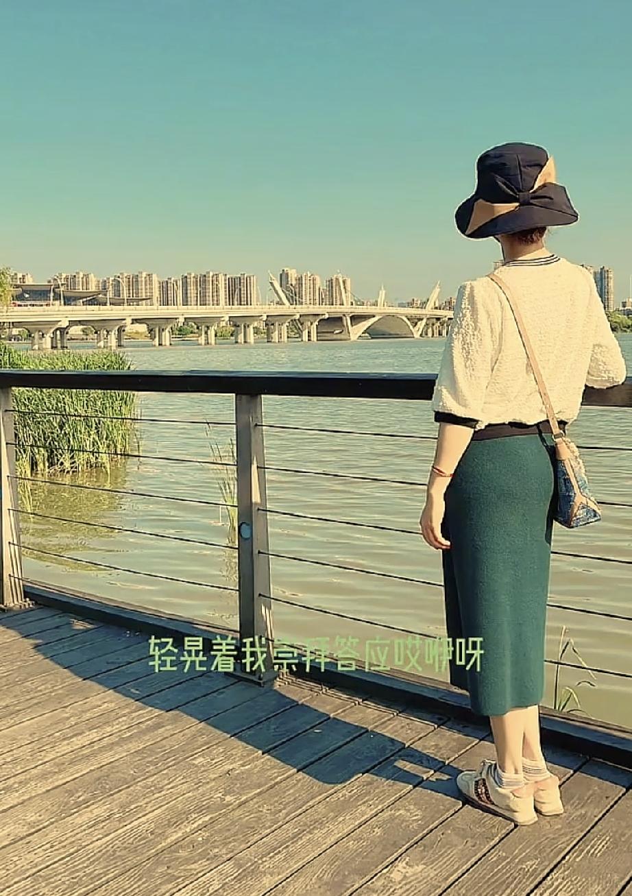 朱女士笑问：公公婆婆总共带过女儿一个学期，算不算给她看过孩子？朱女士这是在强行给