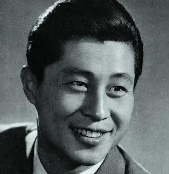 我小时候就听大人说过，男看王心刚女看王晓棠，她们那辈人喜欢看二王的电影，王心刚就