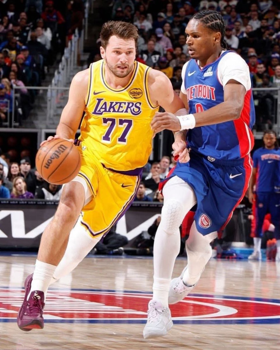 据排名情况，湖人目前锁定西部第三位置的条件是最后10场比赛赢下其中8场。随着竞争