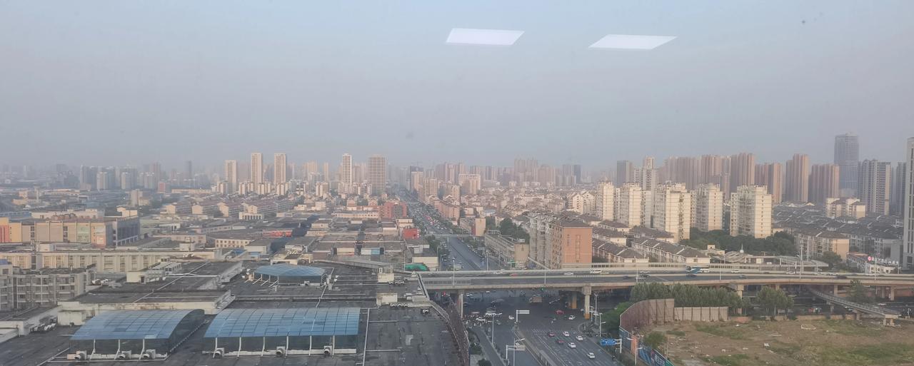 降薪是不可避免了？今天公司发布了降薪的预告，就是说半年如果公司不完成任务，