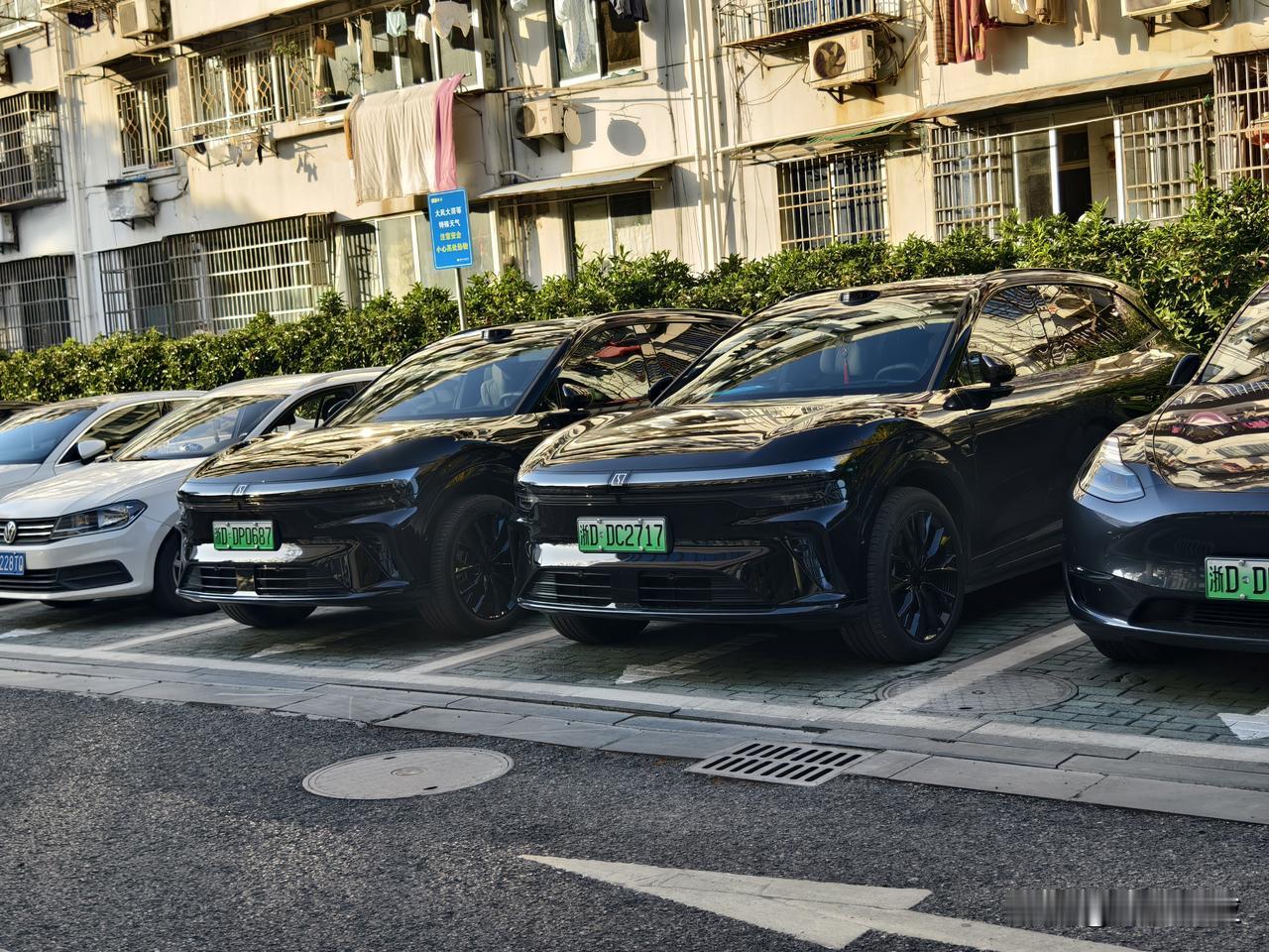 黑武士遇黑武士，无敌的帅气。45度角无敌。极氪7X