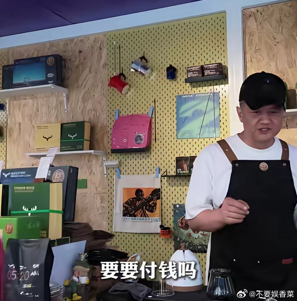 李嫣和奶奶都跑到了云南，支持李亚鹏的咖啡和民宿。只不过李亚鹏录制视频的时候，李嫣