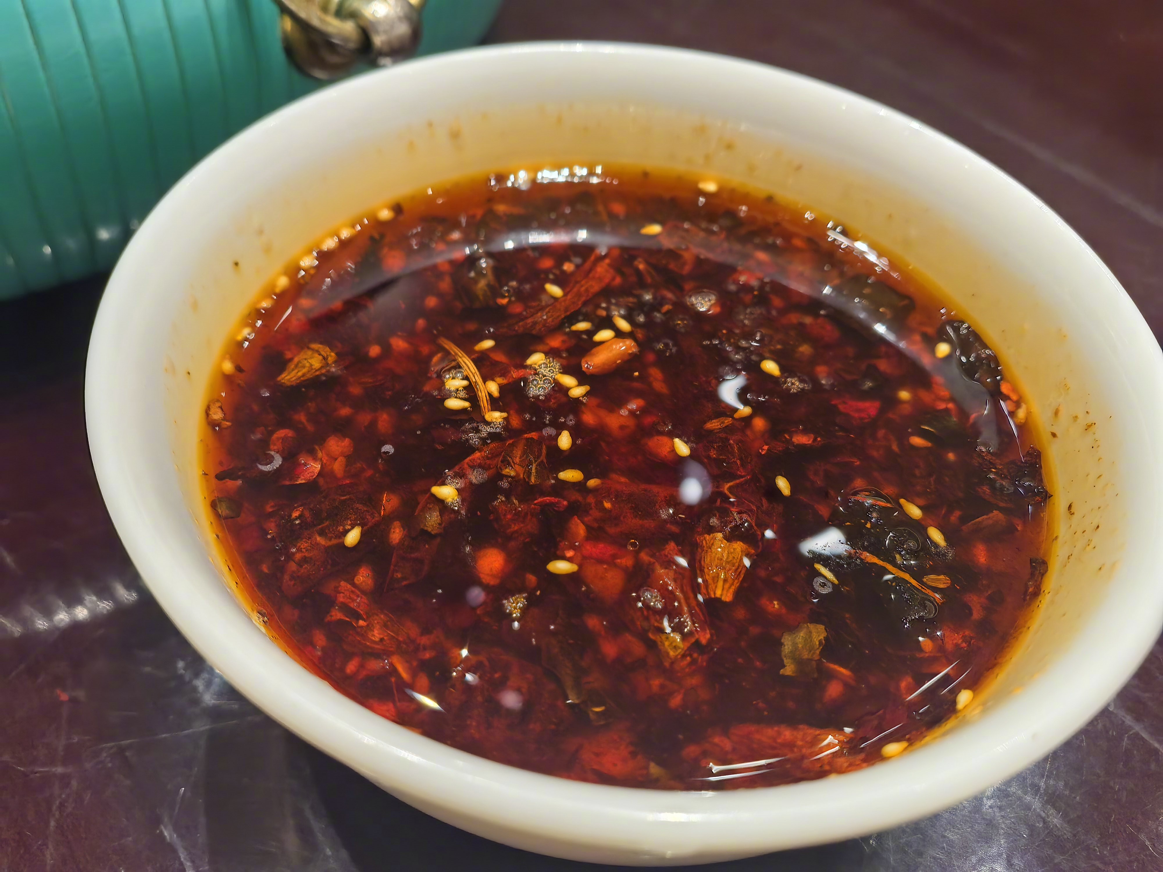 选几个在汉中吃到的特色菜。汉中在秦岭南麓，虽归陕西，然饮食习惯倒像四川，所以离不