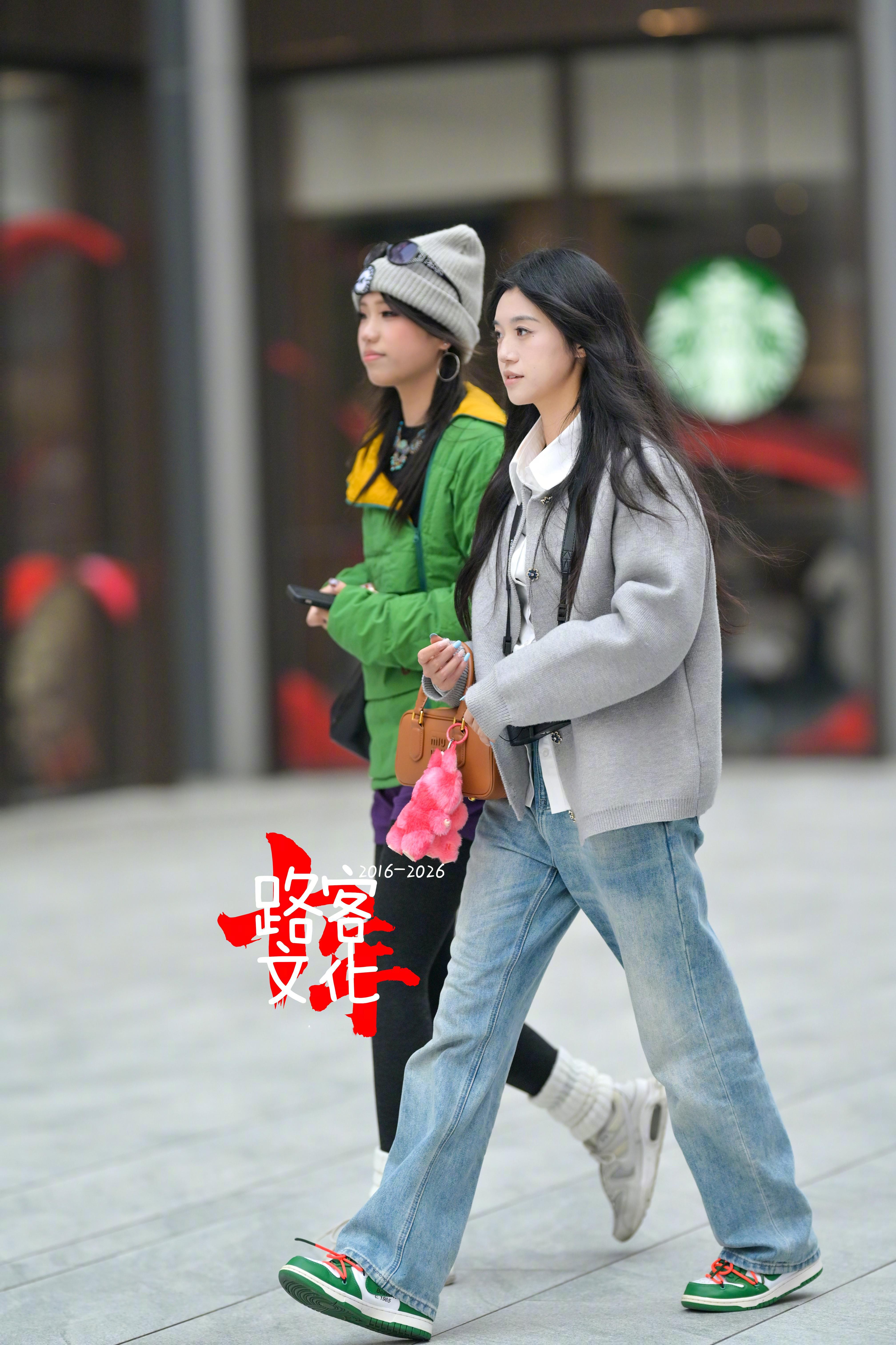 这双鞋当年太火了这两年的耐克怎么说呢。。。。感觉算了说起都是气