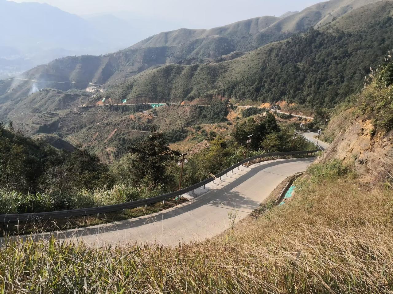 2026年了，买油车还是新能源车？乡镇地区，首选还是选油车，因为行程及充电桩普