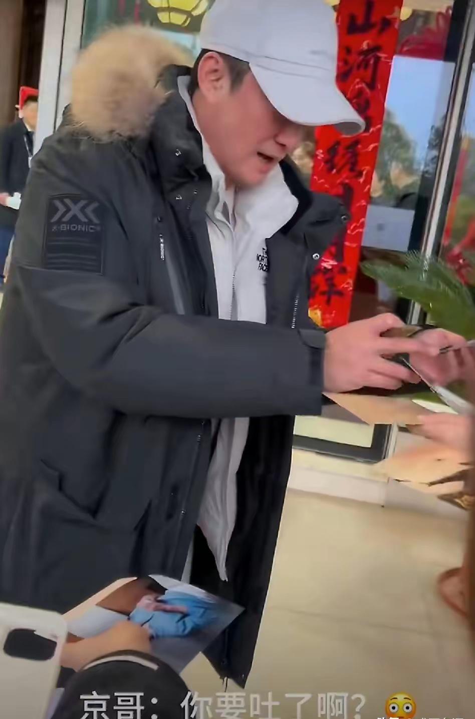 吴京，慌了！2月26日，吴京突然冲上了热搜，不是因为电影，而是他肉眼可见的慌张，