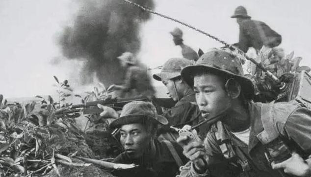 1978年3月，九江的“打架大王”刘勇被父母塞进了部队，20岁的他，谁都不服，可