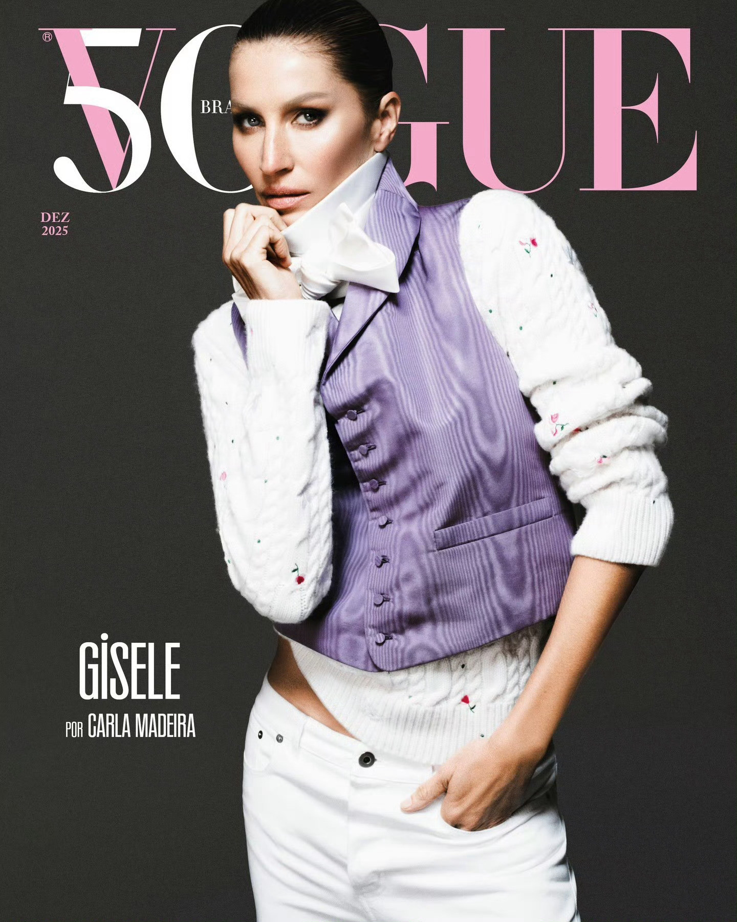 GiseleBundchen登上巴西版《VOGUE》2025年12月闭年刊刊封