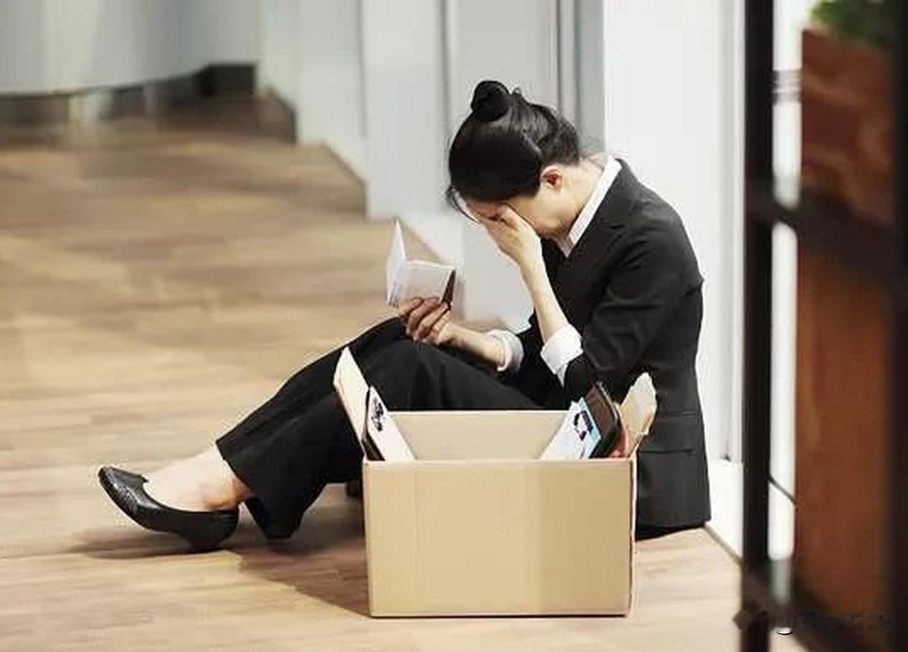 浙江杭州，女子通过面试，顺利拿到某酒店的录用Offer，本以为入职新公司已经是板