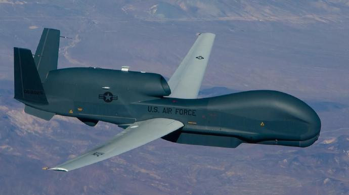 每天认识一件兵器美国RQ-4“全球鹰”无人机RQ-4是诺斯洛普·格鲁曼公司研制