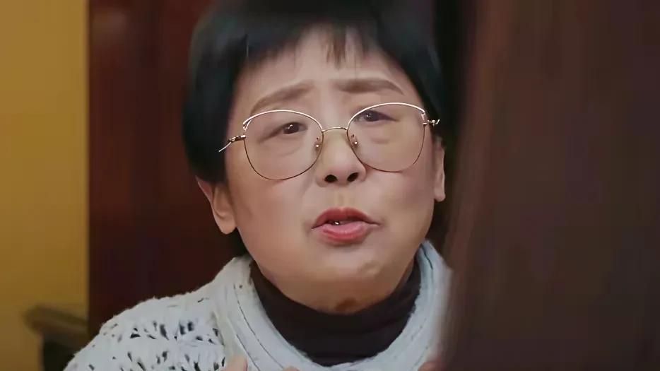 《是妈妈是女儿》首播就这么犀利嘛？黄圣依和她妈妈一上来就剑拔弩张，强势又窒息的